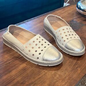 Hispanitas white and silver leather slip-on, size 39 EU/8 US